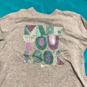 GRAY PURPLE GREEN WHITE NIKE SHORT SLEEVE